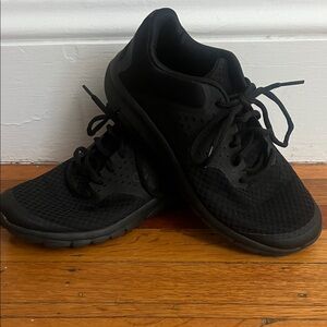 Woman’s  Black Athletic Sneakers
